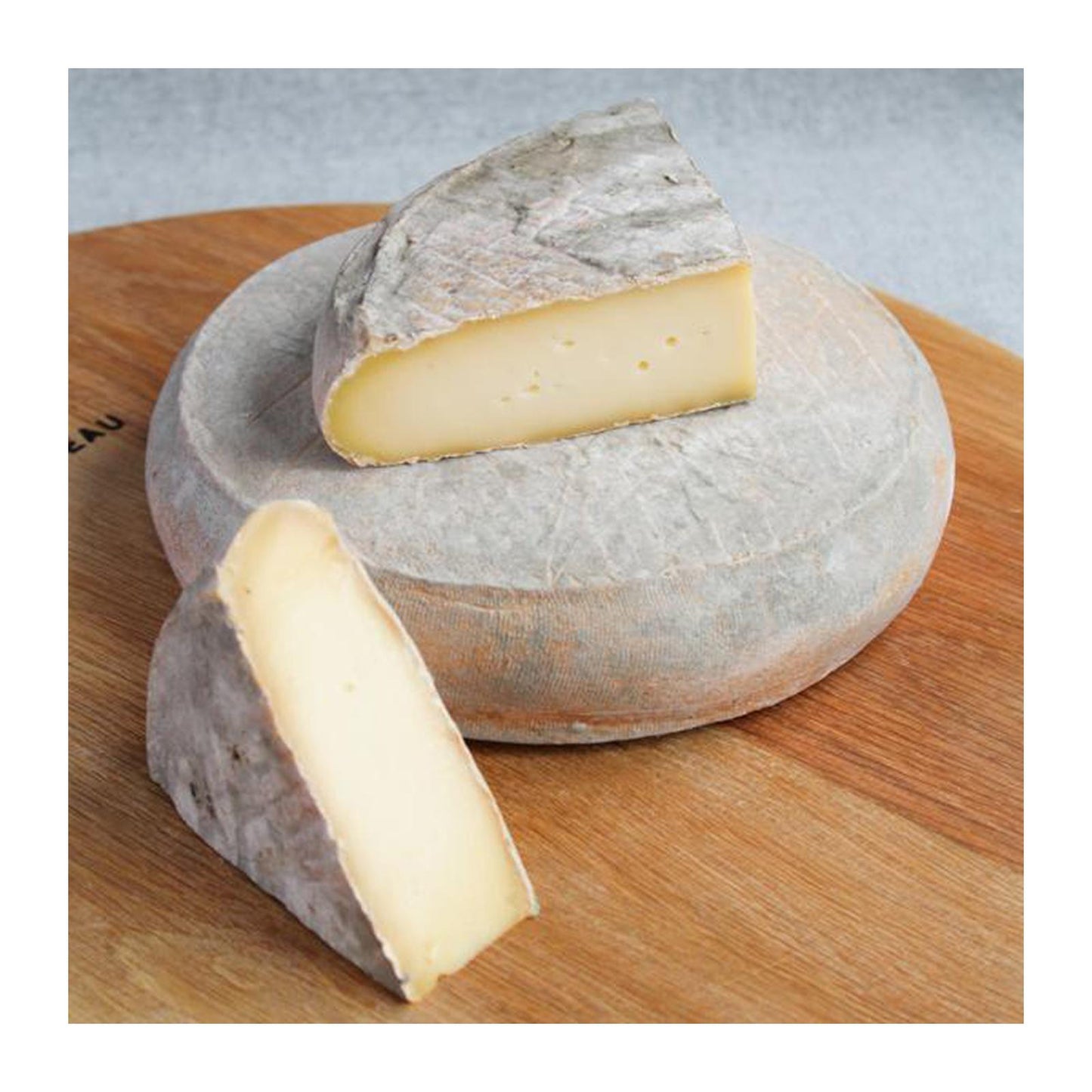 200 gr Saint-Nectaire AOP Cheese – French Alpine Elegance